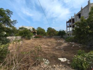 ecr beach plot for sale in injambakkam